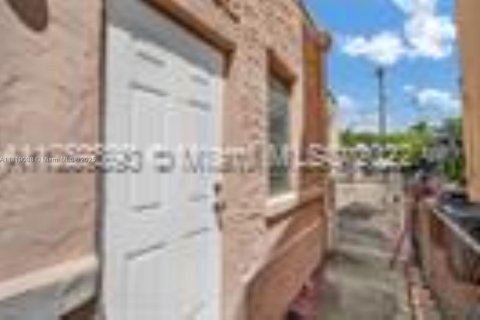 Immobilier commercial à vendre à Miami, Floride: 322.37 m2 № 2017364 - photo 6