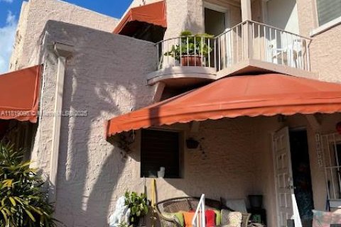 Immobilier commercial à vendre à Miami, Floride: 322.37 m2 № 2017364 - photo 2