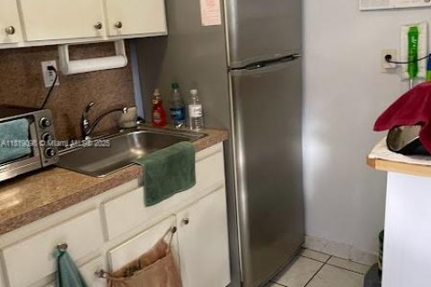 Immobilier commercial à vendre à Miami, Floride: 322.37 m2 № 2017364 - photo 13