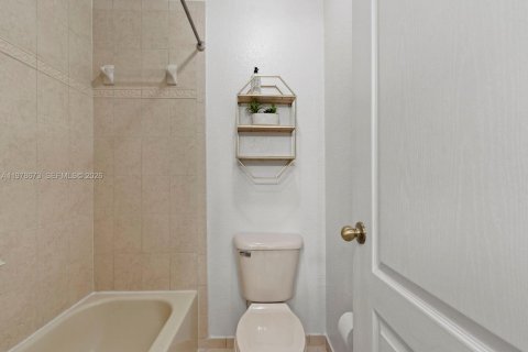 Купить виллу или дом в Катлер-Бей, Флорида 4 спальни, 239.78м2, № 2044490 - фото 29