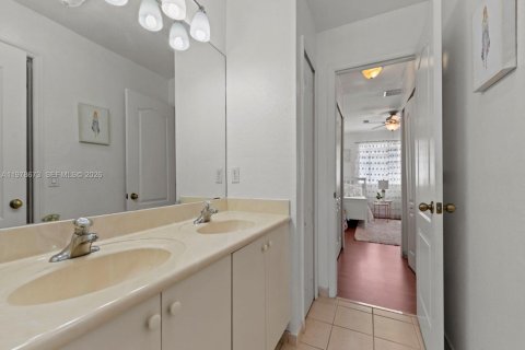 Купить виллу или дом в Катлер-Бей, Флорида 4 спальни, 239.78м2, № 2044490 - фото 28