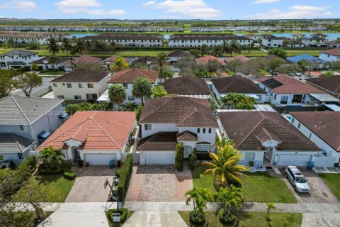 Купить виллу или дом в Катлер-Бей, Флорида 4 спальни, 239.78м2, № 2044490 - фото 4