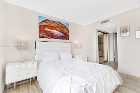 Copropriété à louer à Hallandale Beach, Floride: 3 chambres, 161.37 m2 № 1933862 - photo 13