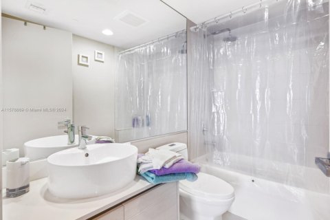 Copropriété à louer à Hallandale Beach, Floride: 3 chambres, 161.37 m2 № 1933862 - photo 16