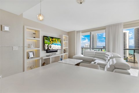 Copropriété à louer à Hallandale Beach, Floride: 3 chambres, 161.37 m2 № 1933862 - photo 4