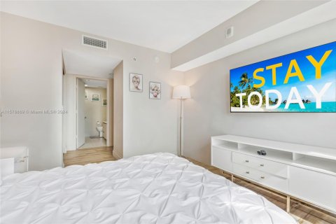 Copropriété à louer à Hallandale Beach, Floride: 3 chambres, 161.37 m2 № 1933862 - photo 14