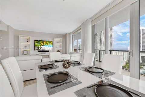 Copropriété à louer à Hallandale Beach, Floride: 3 chambres, 161.37 m2 № 1933862 - photo 7