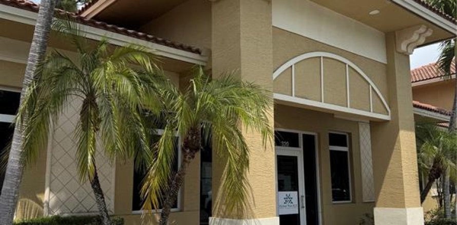 Propiedad comercial en Saint Lucie, Florida № 1722554