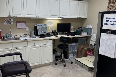 Propiedad comercial en alquiler en Saint Lucie, Florida № 1722554 - foto 9