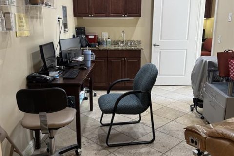 Propiedad comercial en alquiler en Saint Lucie, Florida № 1722554 - foto 4
