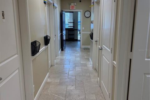 Propiedad comercial en alquiler en Saint Lucie, Florida № 1722554 - foto 7