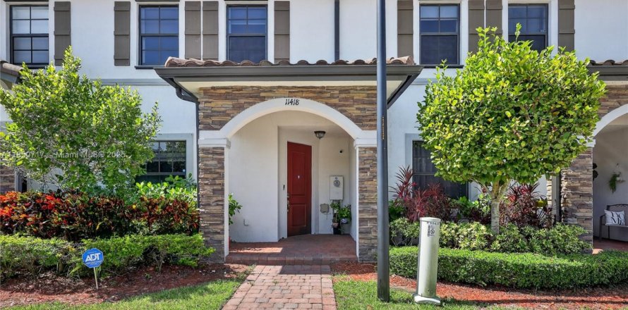 Townhouse in Homestead, Florida 3 bedrooms, 154.12 sq.m. № 1855031