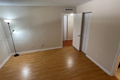 Condominio en venta en Davie, Florida, 2 dormitorios, 89.46 m2 № 1783646 - foto 20
