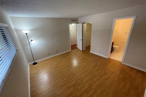 Condominio en venta en Davie, Florida, 2 dormitorios, 89.46 m2 № 1783646 - foto 15