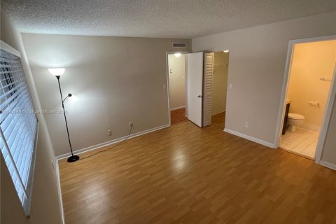 Condominio en venta en Davie, Florida, 2 dormitorios, 89.46 m2 № 1783646 - foto 16