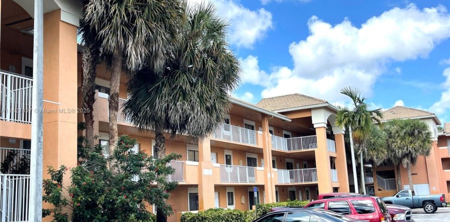 Condominio en Davie, Florida, 2 dormitorios  № 1783646
