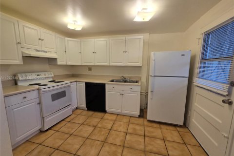 Снять в аренду кондоминиум в Норт-Майами, Флорида 68.28м2, № 2031107 - фото 3