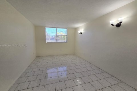 Снять в аренду кондоминиум в Норт-Майами, Флорида 68.28м2, № 2031107 - фото 9