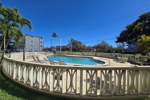 Снять в аренду кондоминиум в Норт-Майами, Флорида 68.28м2, № 2031107 - фото 16