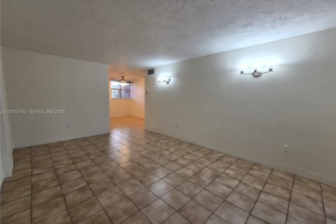 Снять в аренду кондоминиум в Норт-Майами, Флорида 68.28м2, № 2031107 - фото 5