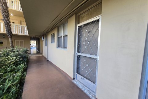 Снять в аренду кондоминиум в Норт-Майами, Флорида 68.28м2, № 2031107 - фото 15