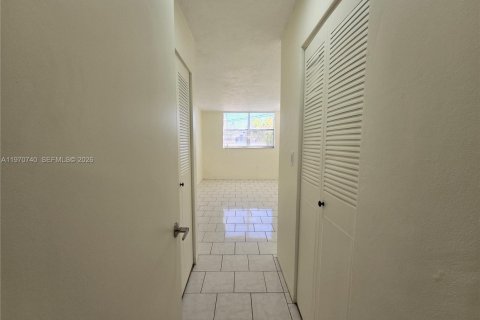 Снять в аренду кондоминиум в Норт-Майами, Флорида 68.28м2, № 2031107 - фото 8