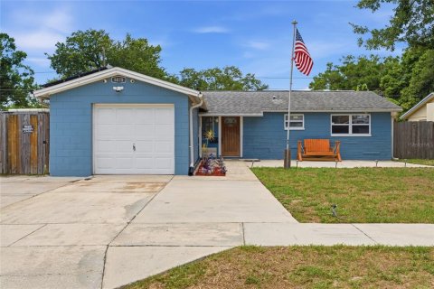 House in Pinellas Park, Florida 3 bedrooms, 119.1 sq.m. № 2104977