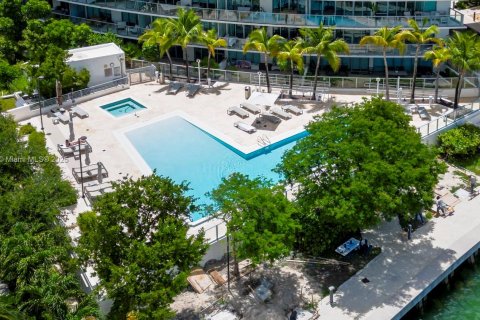 Condo in Miami Beach, Florida, 2 bedrooms  № 1819740 - photo 27