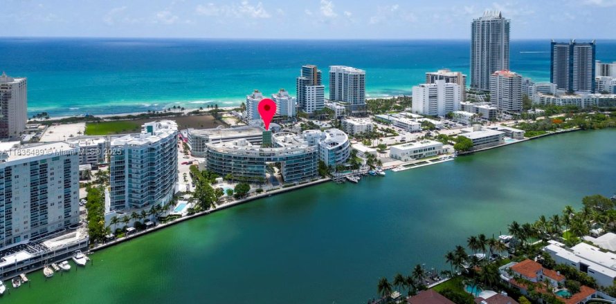 Condo in Miami Beach, Florida, 2 bedrooms  № 1819740
