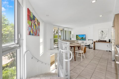Condo in Miami Beach, Florida, 2 bedrooms  № 1819740 - photo 7