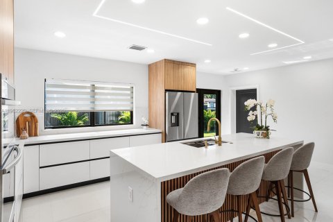 Villa ou maison à vendre à Miami, Floride: 4 chambres, 125.33 m2 № 2024901 - photo 6