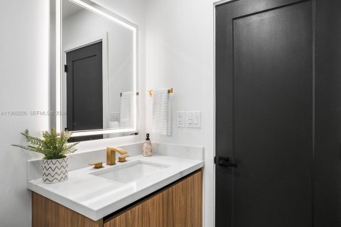 Villa ou maison à vendre à Miami, Floride: 4 chambres, 125.33 m2 № 2024901 - photo 14