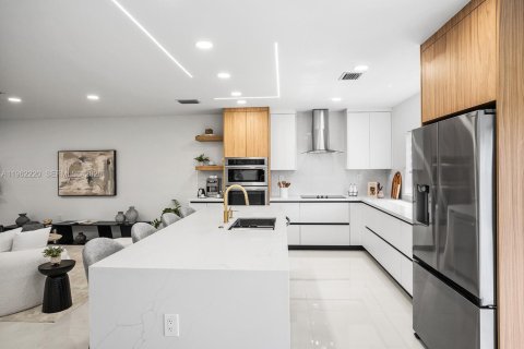 Villa ou maison à vendre à Miami, Floride: 4 chambres, 125.33 m2 № 2024901 - photo 5