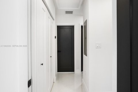 Villa ou maison à vendre à Miami, Floride: 4 chambres, 125.33 m2 № 2024901 - photo 21