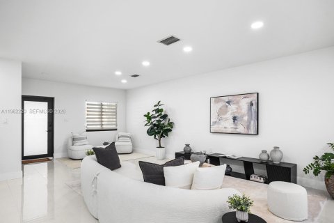 Villa ou maison à vendre à Miami, Floride: 4 chambres, 125.33 m2 № 2024901 - photo 4