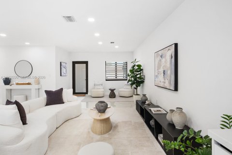 Villa ou maison à vendre à Miami, Floride: 4 chambres, 125.33 m2 № 2024901 - photo 13
