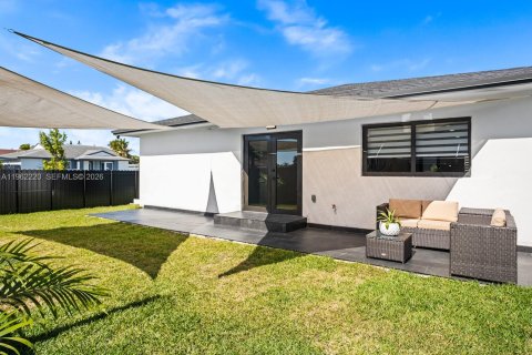 Villa ou maison à vendre à Miami, Floride: 4 chambres, 125.33 m2 № 2024901 - photo 28