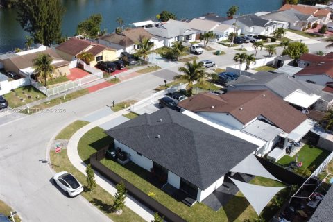 Villa ou maison à vendre à Miami, Floride: 4 chambres, 125.33 m2 № 2024901 - photo 15