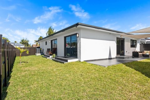 Villa ou maison à vendre à Miami, Floride: 4 chambres, 125.33 m2 № 2024901 - photo 25