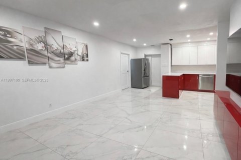 House in Opa-locka, Florida 3 bedrooms, 141.03 sq.m. № 2059192 - photo 7