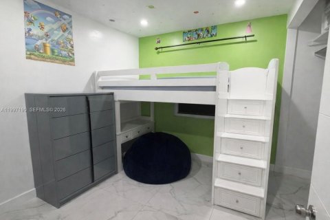 House in Opa-locka, Florida 3 bedrooms, 141.03 sq.m. № 2059192 - photo 11