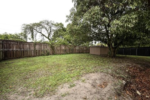 House in Opa-locka, Florida 3 bedrooms, 141.03 sq.m. № 2059192 - photo 15