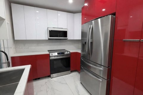 House in Opa-locka, Florida 3 bedrooms, 141.03 sq.m. № 2059192 - photo 4