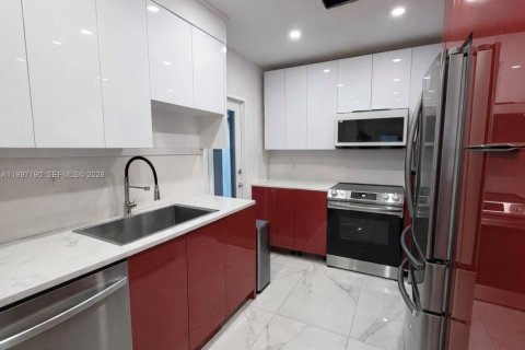 House in Opa-locka, Florida 3 bedrooms, 141.03 sq.m. № 2059192 - photo 5