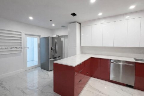 House in Opa-locka, Florida 3 bedrooms, 141.03 sq.m. № 2059192 - photo 6