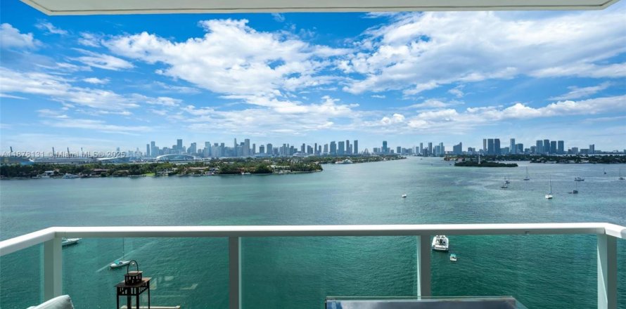Condo in Miami Beach, Florida, 1 bedroom  № 2019268