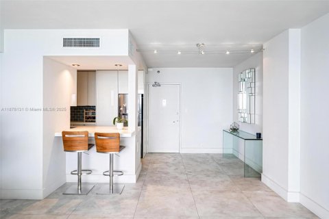 Condo in Miami Beach, Florida, 1 bedroom  № 2019268 - photo 8