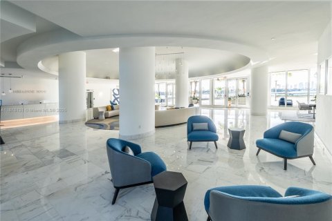 Condo in Miami Beach, Florida, 1 bedroom  № 2019268 - photo 25