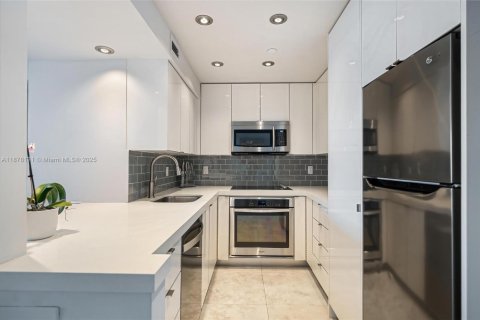 Condo in Miami Beach, Florida, 1 bedroom  № 2019268 - photo 6