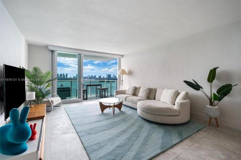 Condo in Miami Beach, Florida, 1 bedroom  № 2019268 - photo 4